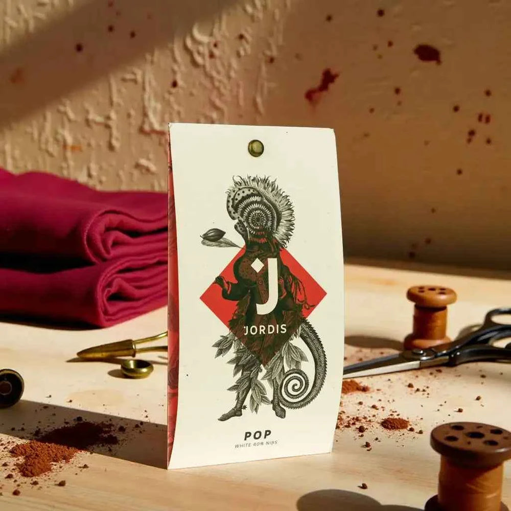 Bílá čokoláda 40% s kousky kakaových bobů POP - Jordis